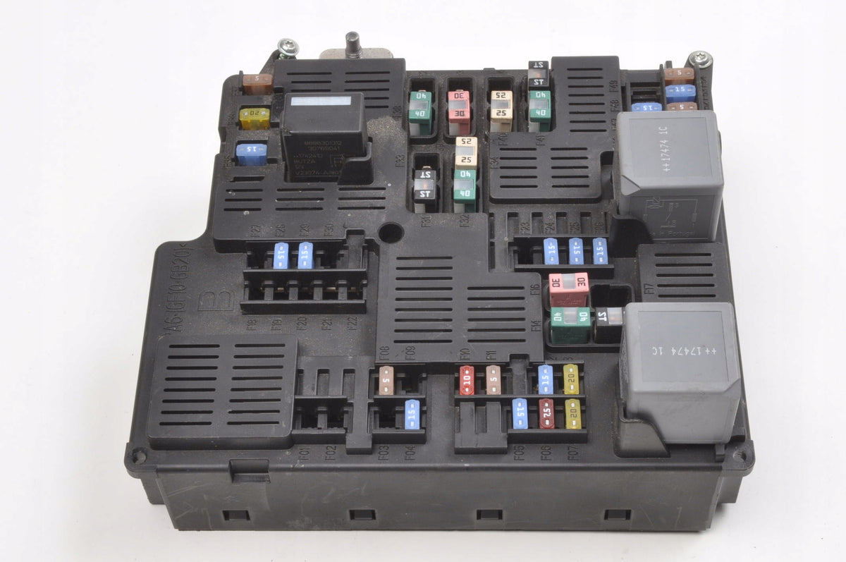 FUSE BOX VOLVO V90 S90 XC90 S60 V60 XC60 31473771