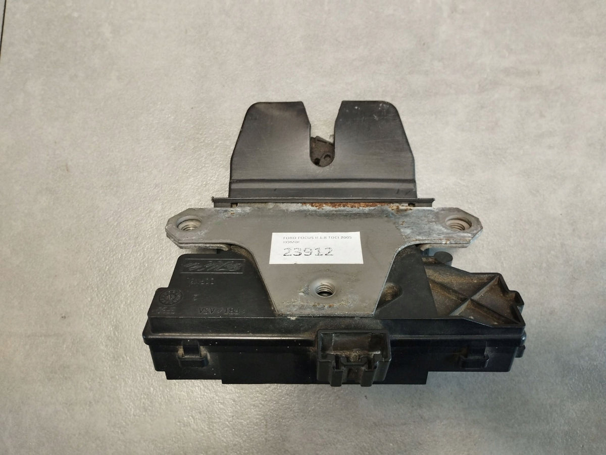 Ford Focus II Tailgate lock 01041111905