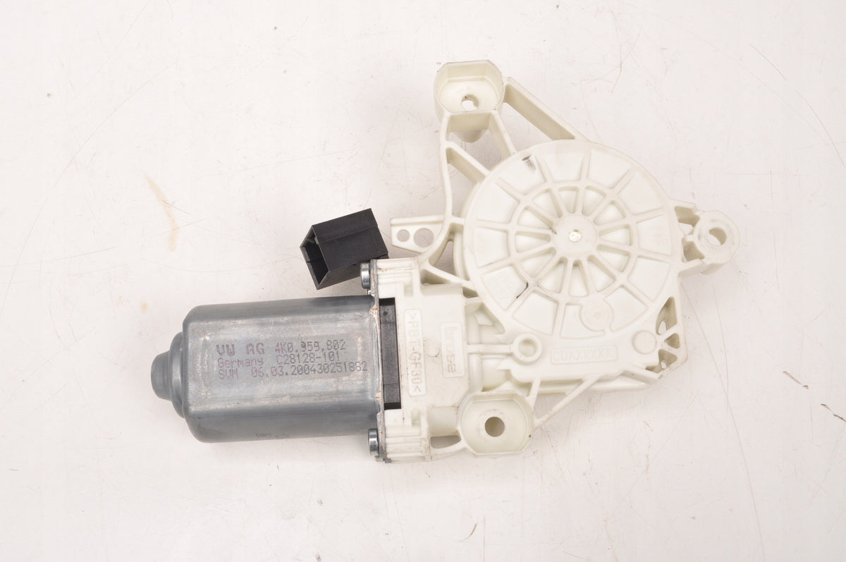 GOLF VII WINDSHIELD MOTOR LEFT FRONT 4K0959902 2020