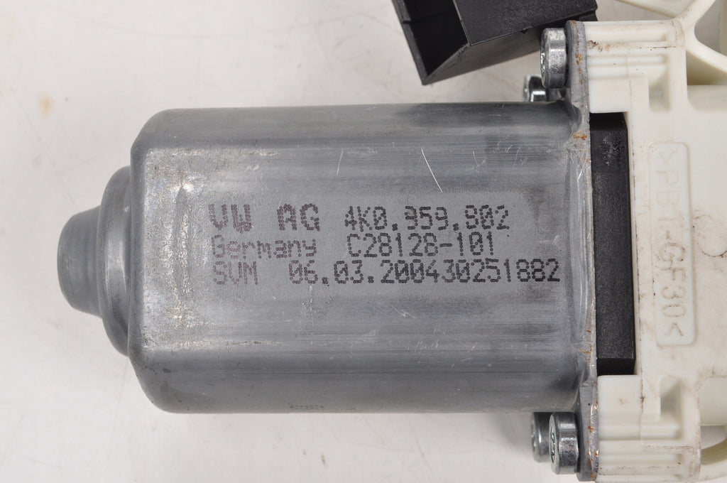 GOLF VII WINDSHIELD MOTOR LEFT FRONT 4K0959902 2020