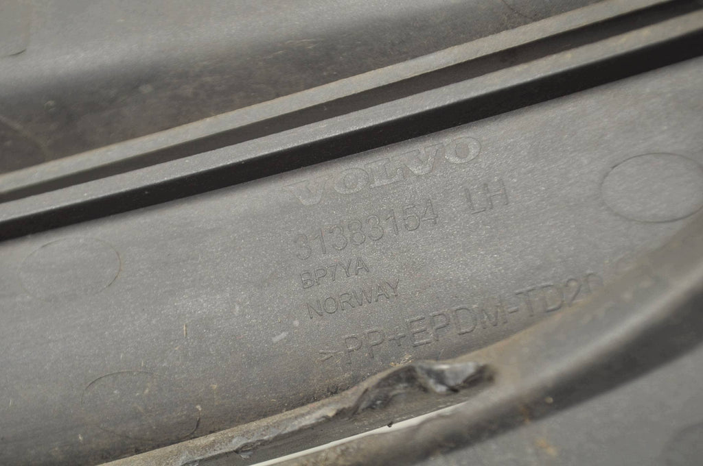 HALOGEN BUMPER GRILLE LEFT VOLVO V60 31383154