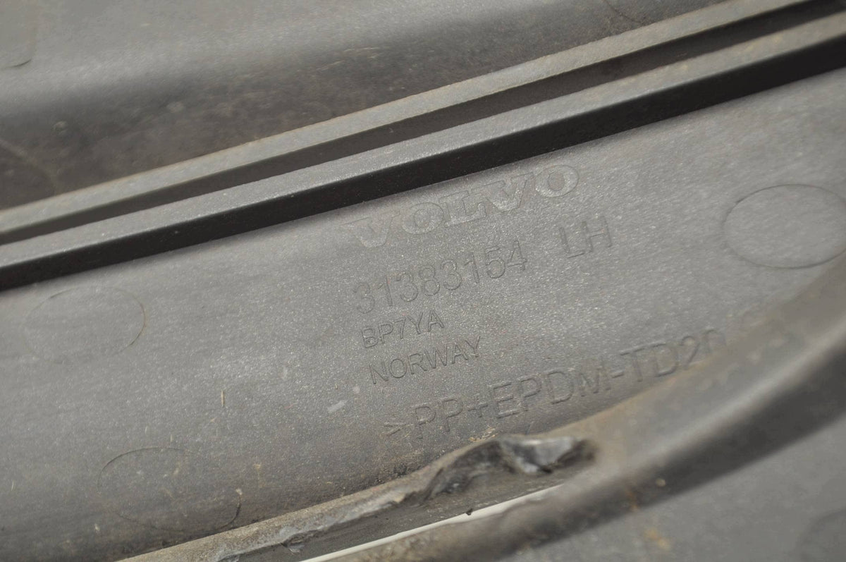 HALOGEN BUMPER GRILLE LEFT VOLVO V60 31383154