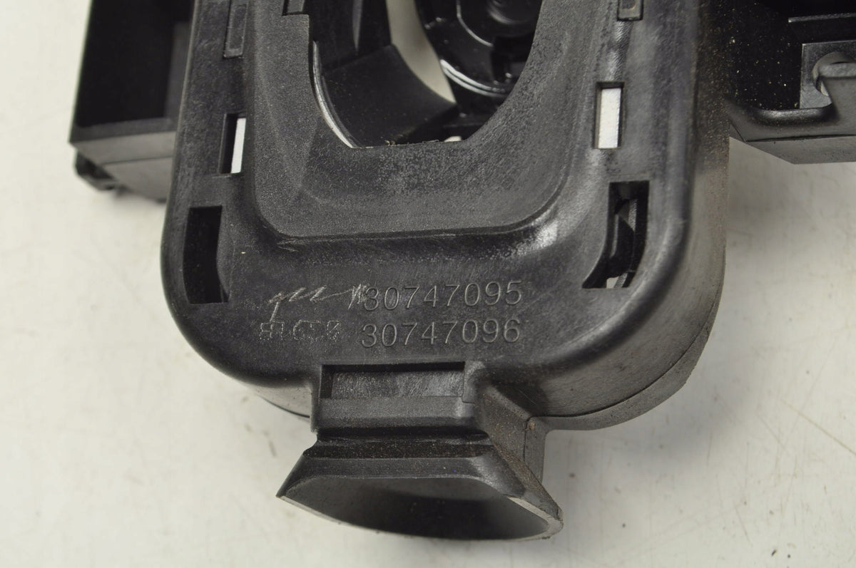 HANDLE HOLDER LEFT FRONT VOLVO S60 III V60 II 30747095