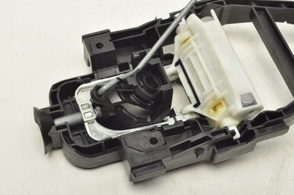 HANDLE HOLDER LEFT FRONT VOLVO S60 III V60 II 30747095