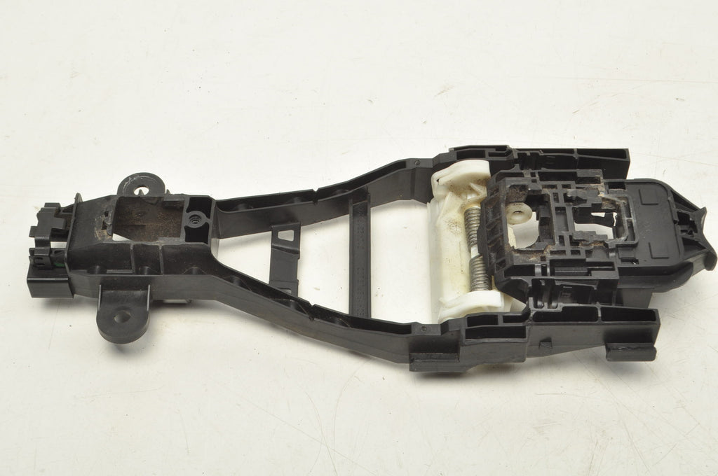 HANDLE HOLDER RIGHT REAR VOLVO S60 III V60 II 30747097