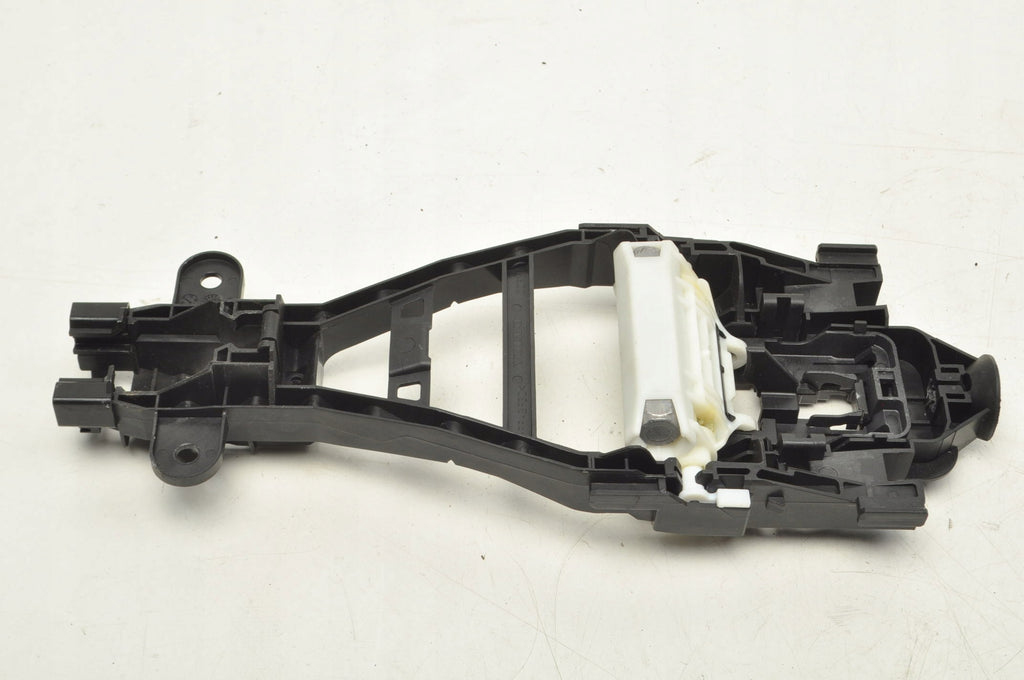 HANDLE MOUNT RIGHT FRONT VOLVO S60 III V60 II 30747097