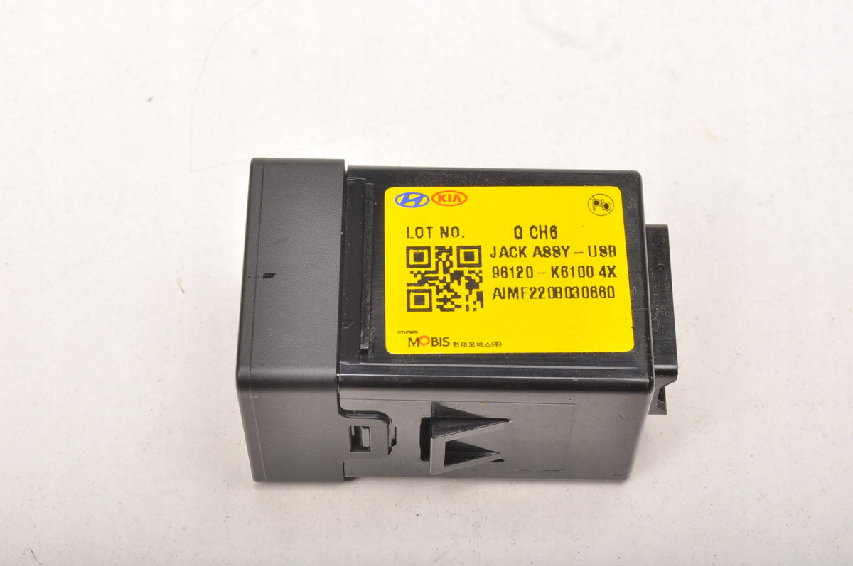 HYUNDAI I10 III SOCKET PORT USB INPUT 96120-K6100