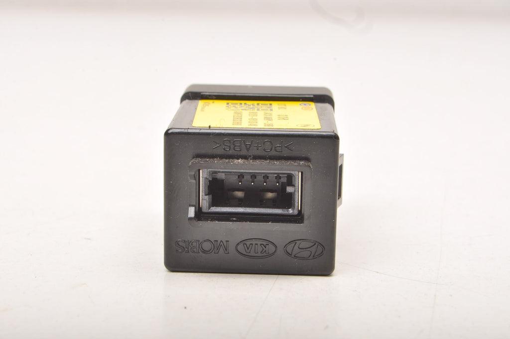 HYUNDAI I10 III SOCKET PORT USB INPUT 96120-K6100