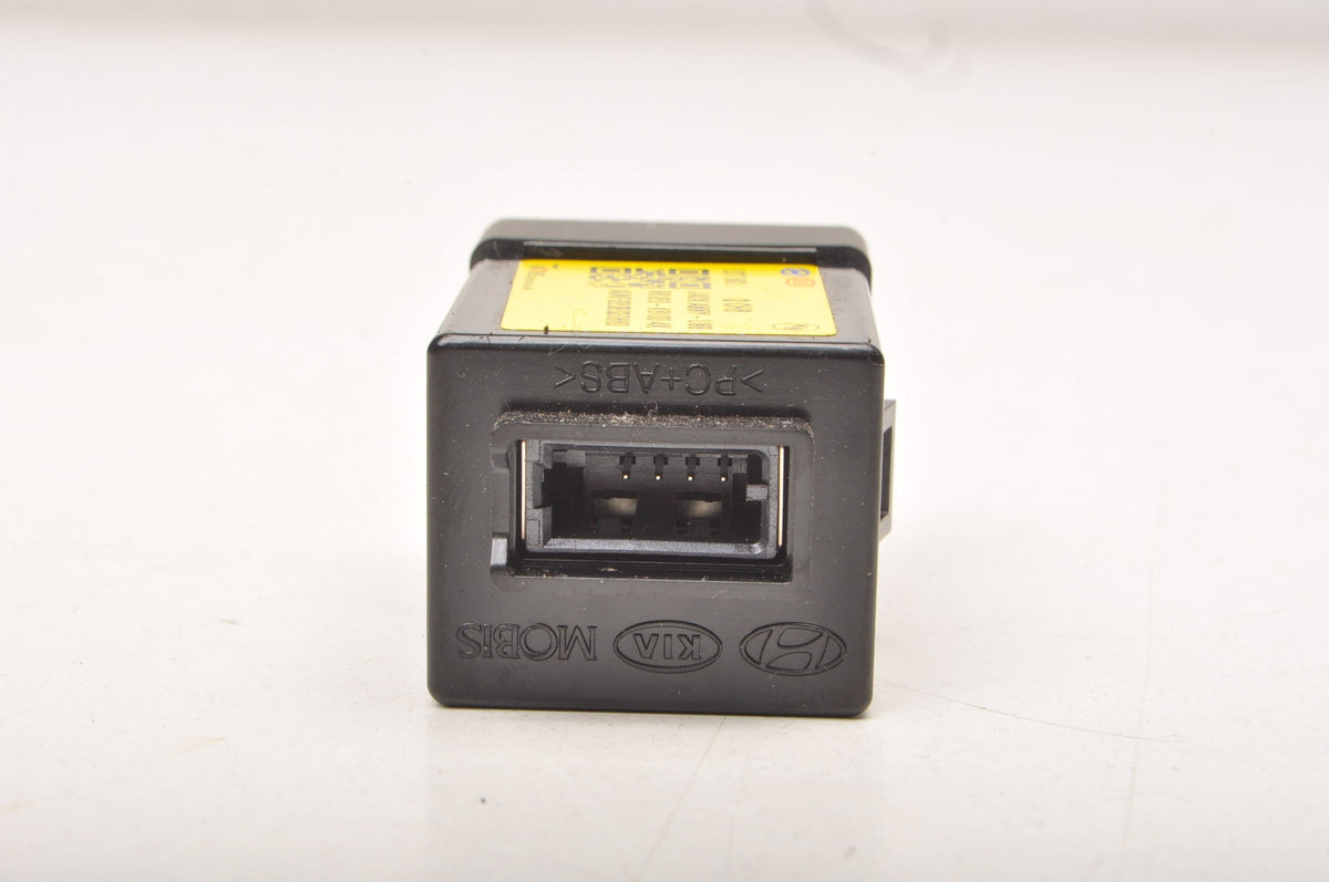 HYUNDAI I10 III SOCKET PORT USB INPUT 96120-K6100