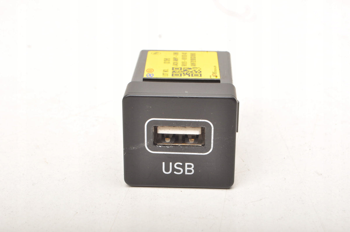 HYUNDAI I10 III SOCKET PORT USB INPUT 96120-K6100