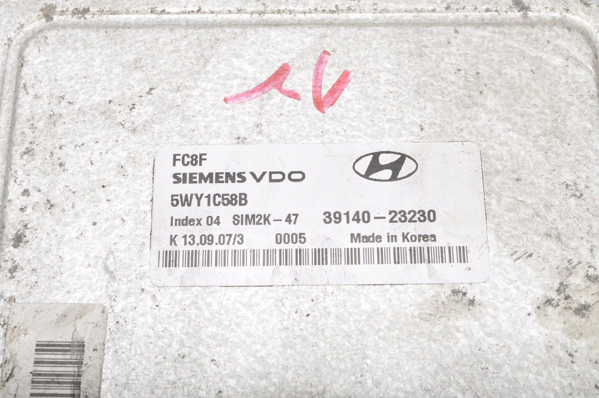 HYUNDAI I30 AND 2.0 16V ENGINE COMPUTER 39140-23230