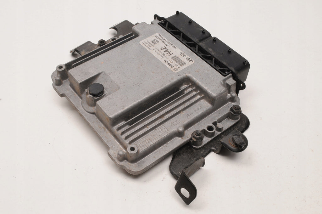 HYUNDAI I40 1.7 CRDI ENGINE COMPUTER 39140-2A520 0281031717 1039S89271