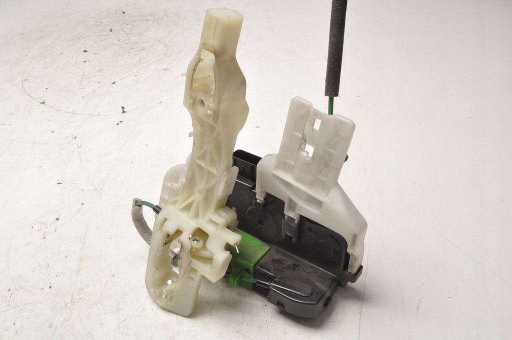 HYUNDAI I40 DOOR LOCK RIGHT FRONT 81320-3Z010