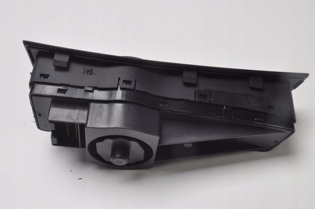 HYUNDAI I40 LIGHT SWITCH 93300-3Z970