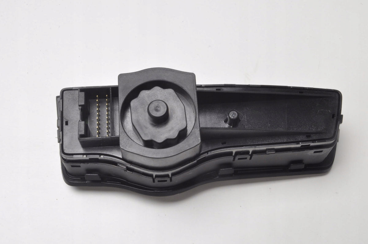 HYUNDAI I40 LIGHT SWITCH 93300-3Z970