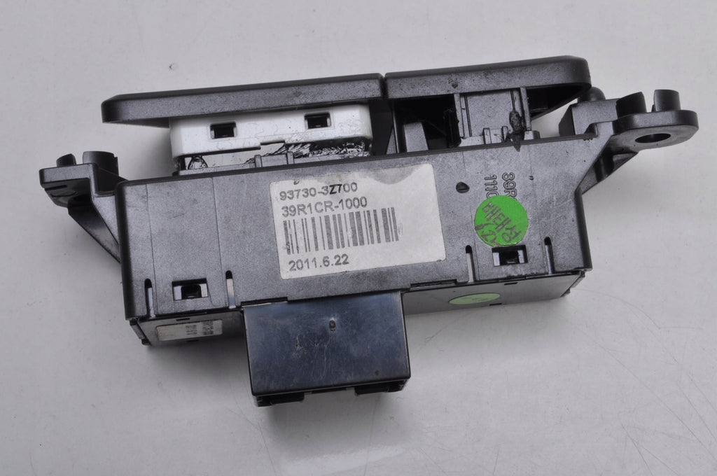 HYUNDAI I40 SEAT HEATING BUTTON RIGHT 93730-3Z700