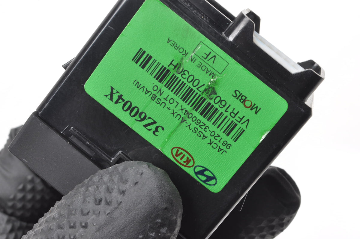 HYUNDAI I40 SOCKET PANEL USB INPUT 3Z6004X 96120-3Z6004X LIFT