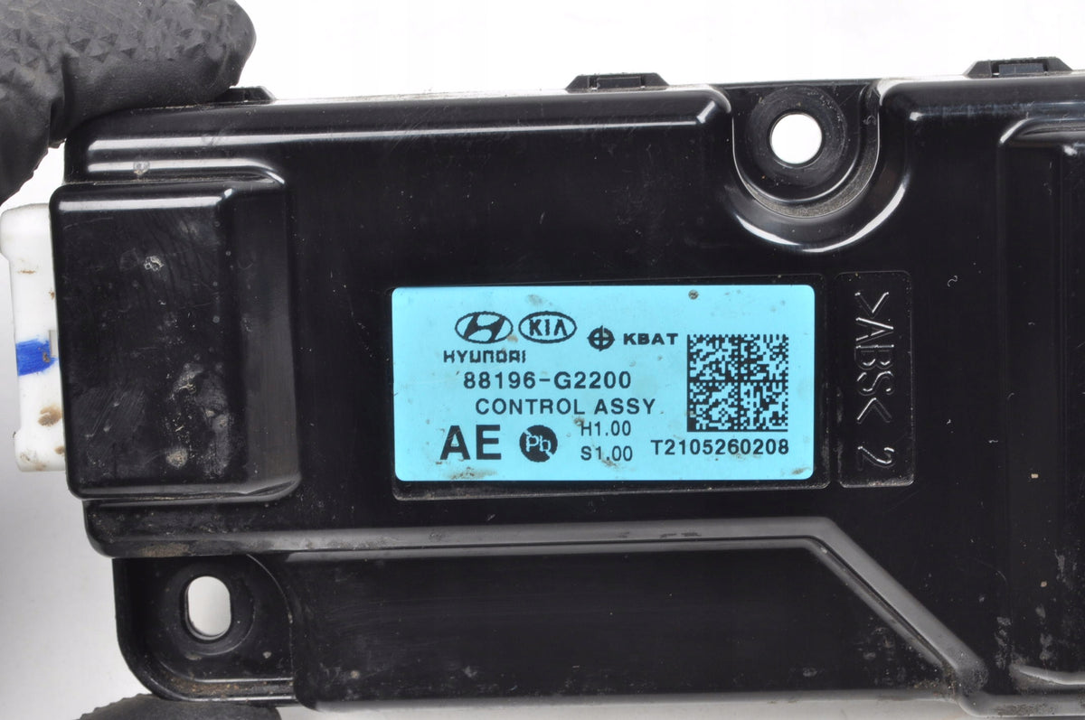 HYUNDAI IONIQ SEAT CONTROL MODULE RIGHT 88196-G2200