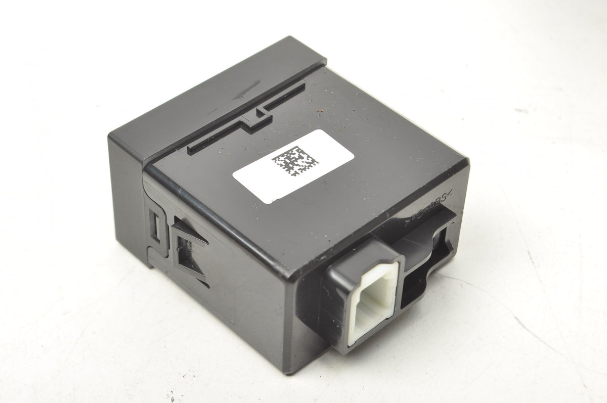 HYUNDAI IONIQ SOCKET PORT USB INPUT 96120-G2100