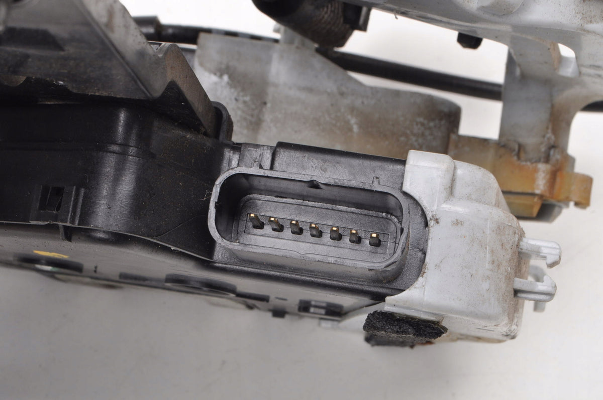 HYUNDAI IX20 DOOR LOCK RIGHT FRONT UK HB 5D 7 PIN 81320-1K040