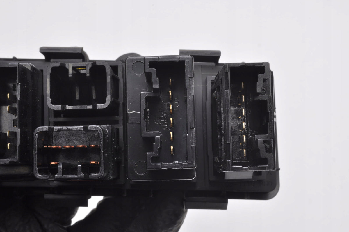 HYUNDAI IX20 SWITCH PANEL 93300-1K750EQ