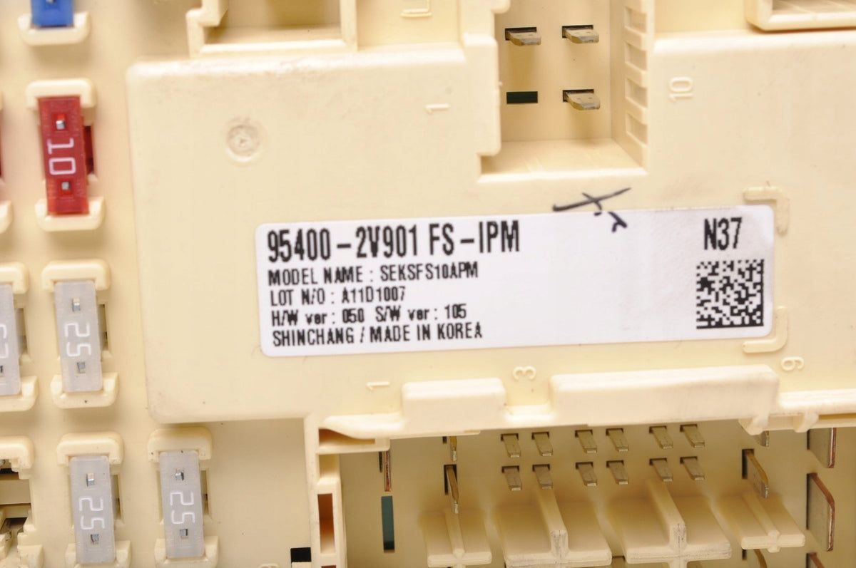 HYUNDAI VELOSTER AND FUSE BOX 95400-2V901