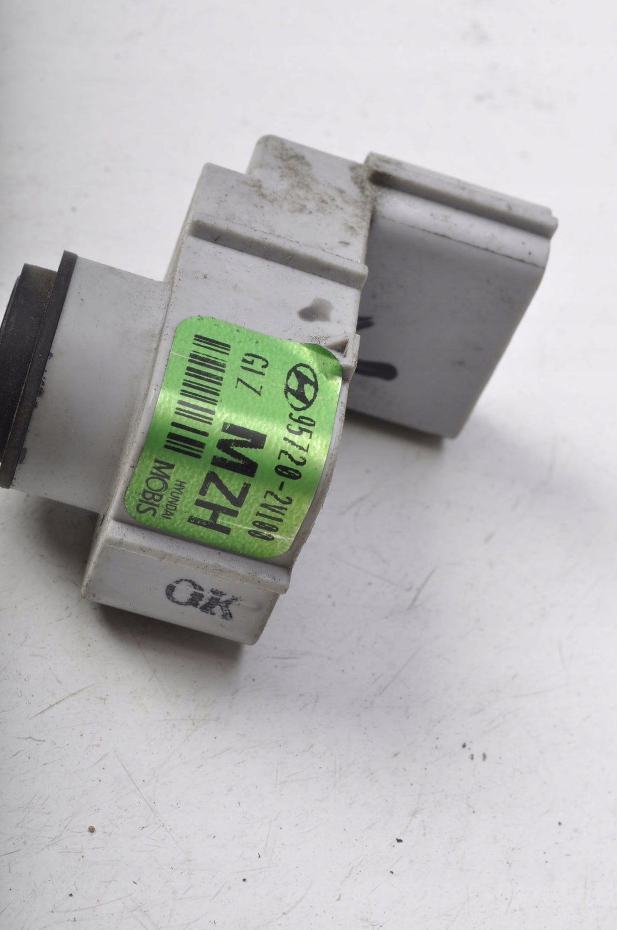 HYUNDAI VELOSTER AND PARKING SENSOR MZH 95720-2V100