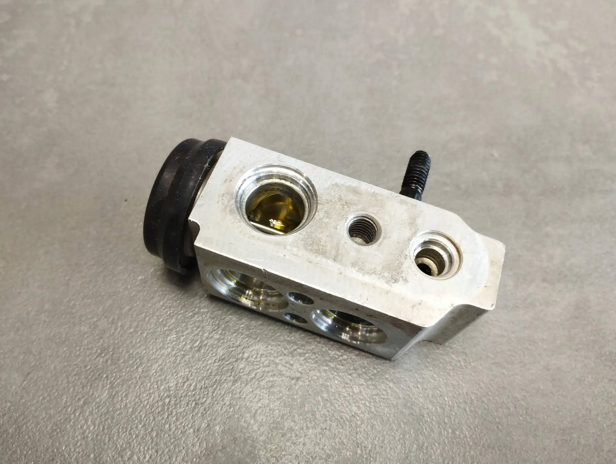 Hyundai ix35 EXPANSION VALVE 97775-2Y250