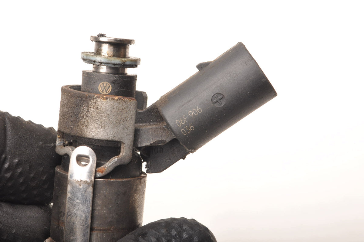 INJECTOR AUDI A3 A4 SKODA OCTAVIA II 2.0 FSI 150 KM 06F906036
