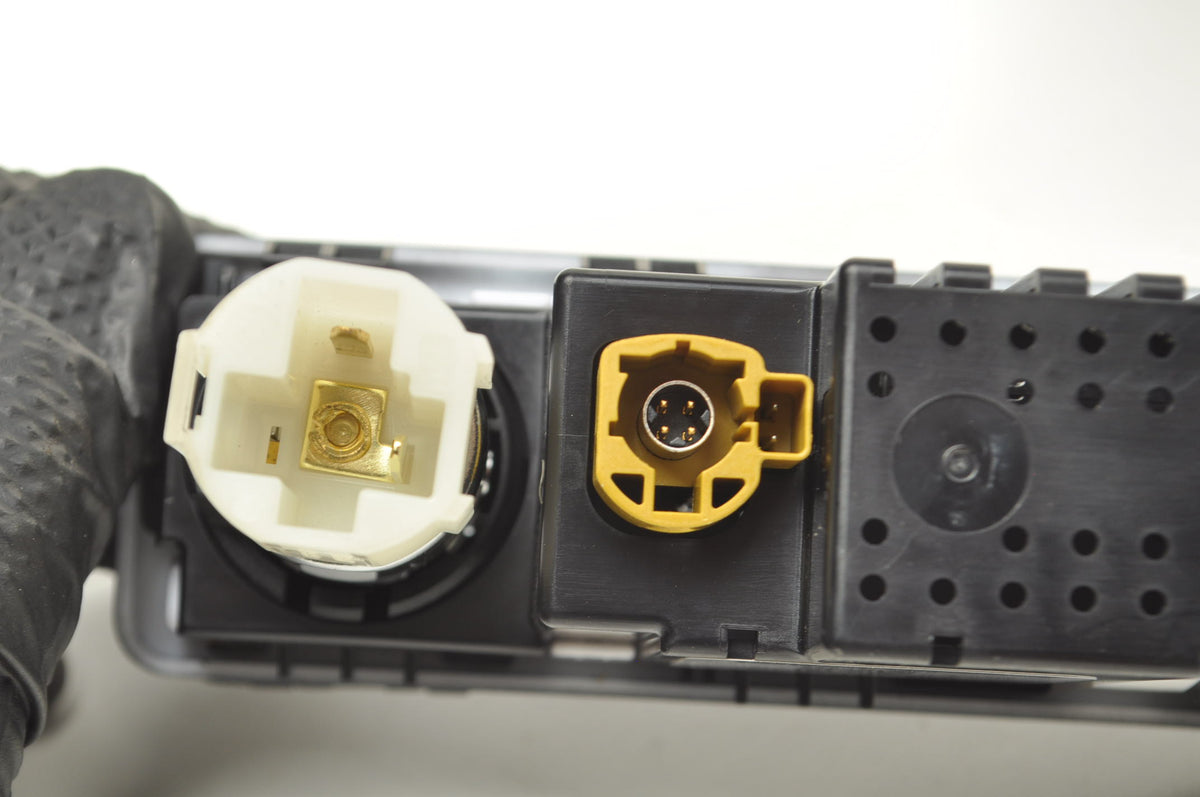 INPUT USB SOCKET JAGUAR I-PACE X590 L8B2-19E110-CE