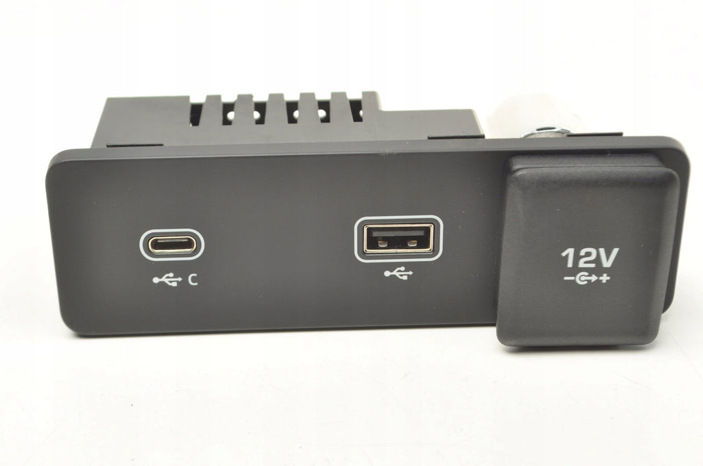 INPUT USB SOCKET JAGUAR I-PACE X590 L8B2-19E110-CE