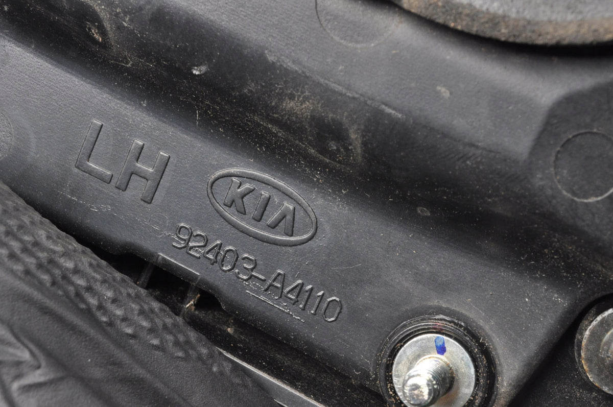 KIA CARENS IV LAMP LEFT REAR 92403-A4110