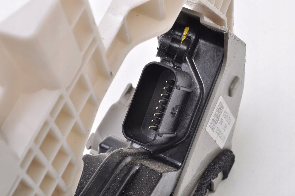 KIA CEED III DOOR LOCK RIGHT FRONT 81320-J7110 8 PIN UK