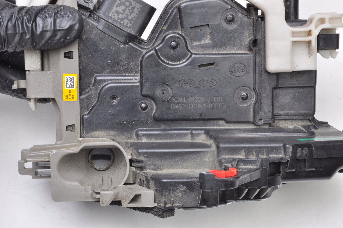 KIA CEED III DOOR LOCK RIGHT FRONT 81320-J7110 8 PIN UK