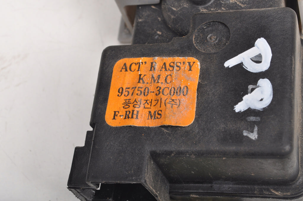 KIA MAGENTIS DOOR LOCK RIGHT FRONT 95750-3C000
