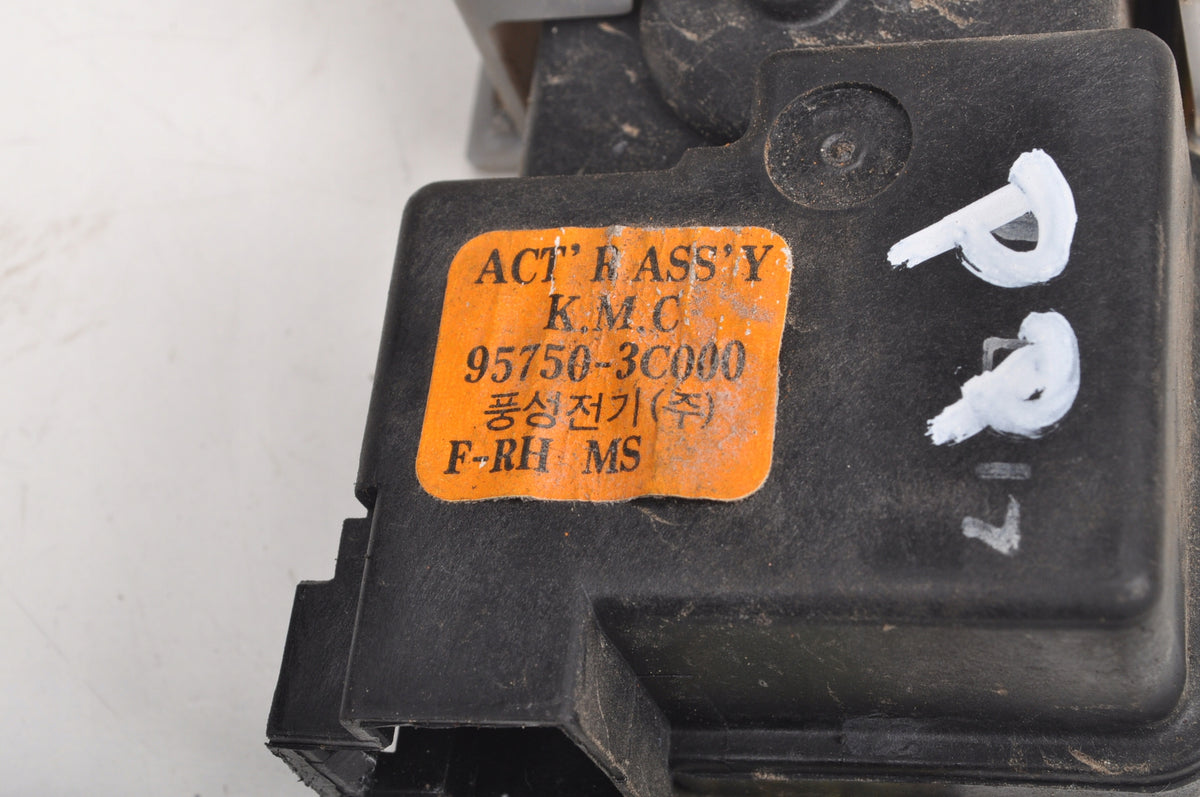KIA MAGENTIS DOOR LOCK RIGHT FRONT 95750-3C000