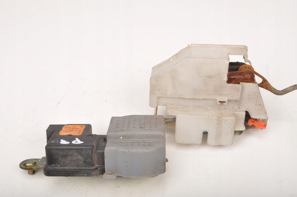 KIA MAGENTIS DOOR LOCK RIGHT FRONT 95750-3C000
