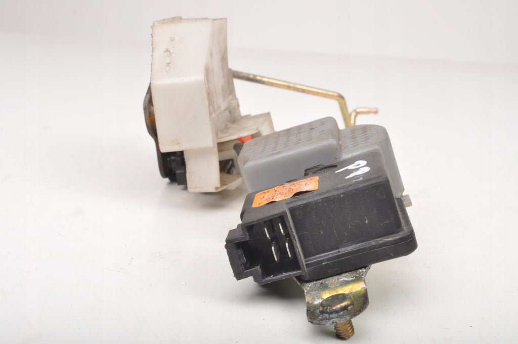 KIA MAGENTIS DOOR LOCK RIGHT FRONT 95750-3C000