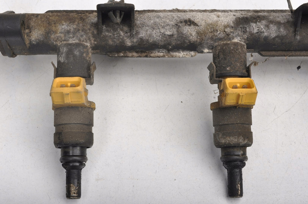 KIA RIO AND 1.5 B INJECTION RAIL OK30E13250