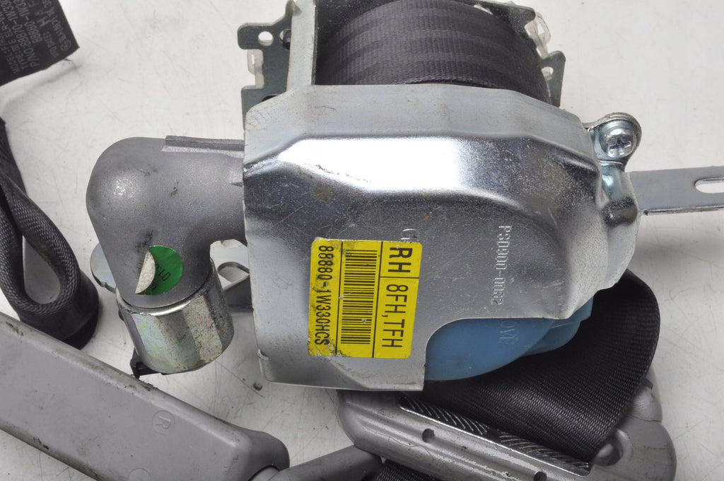 KIA RIO III BELT RIGHT FRONT 88880-1W330