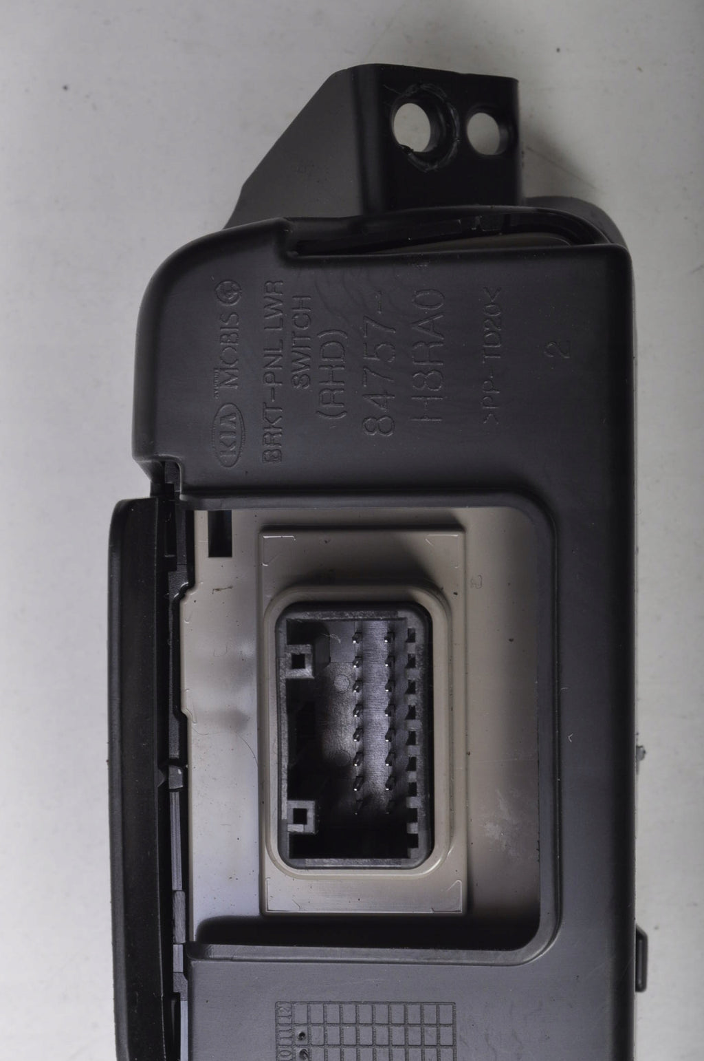 KIA RIO IV SWITCH PANEL 84757-H8RA0