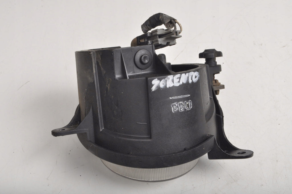 KIA SORENTO AND HALOGEN RIGHT 92202-3E0