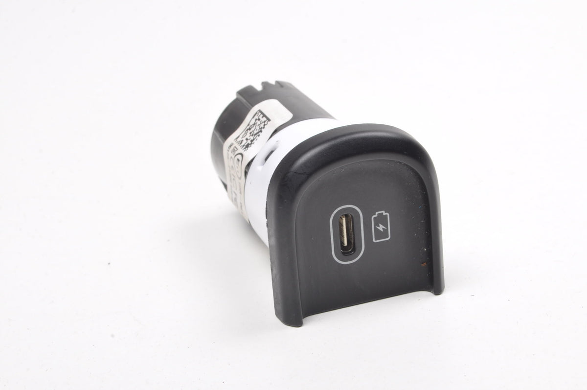 KIA SPORTAGE V INPUT SOCKET USB PORT 96125-P1500
