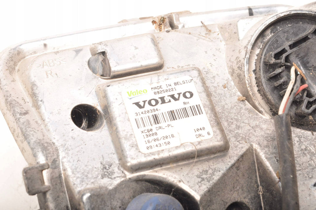 LAMP DRL RIGHT FRONT HALOGEN RIGHT VOLVO XC60 AND 31420394
