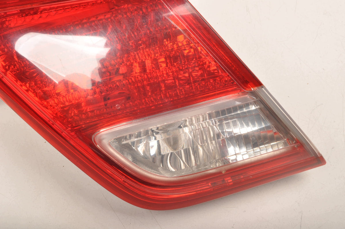 LAMP LEFT REAR IN FLAP TOYOTA CAMRY VI XV40