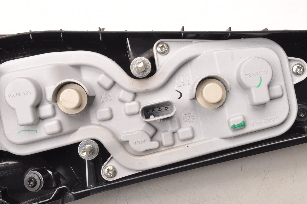 LAMP RIGHT REAR FLAP FIAT TIPO II 00520710210E HB 5D