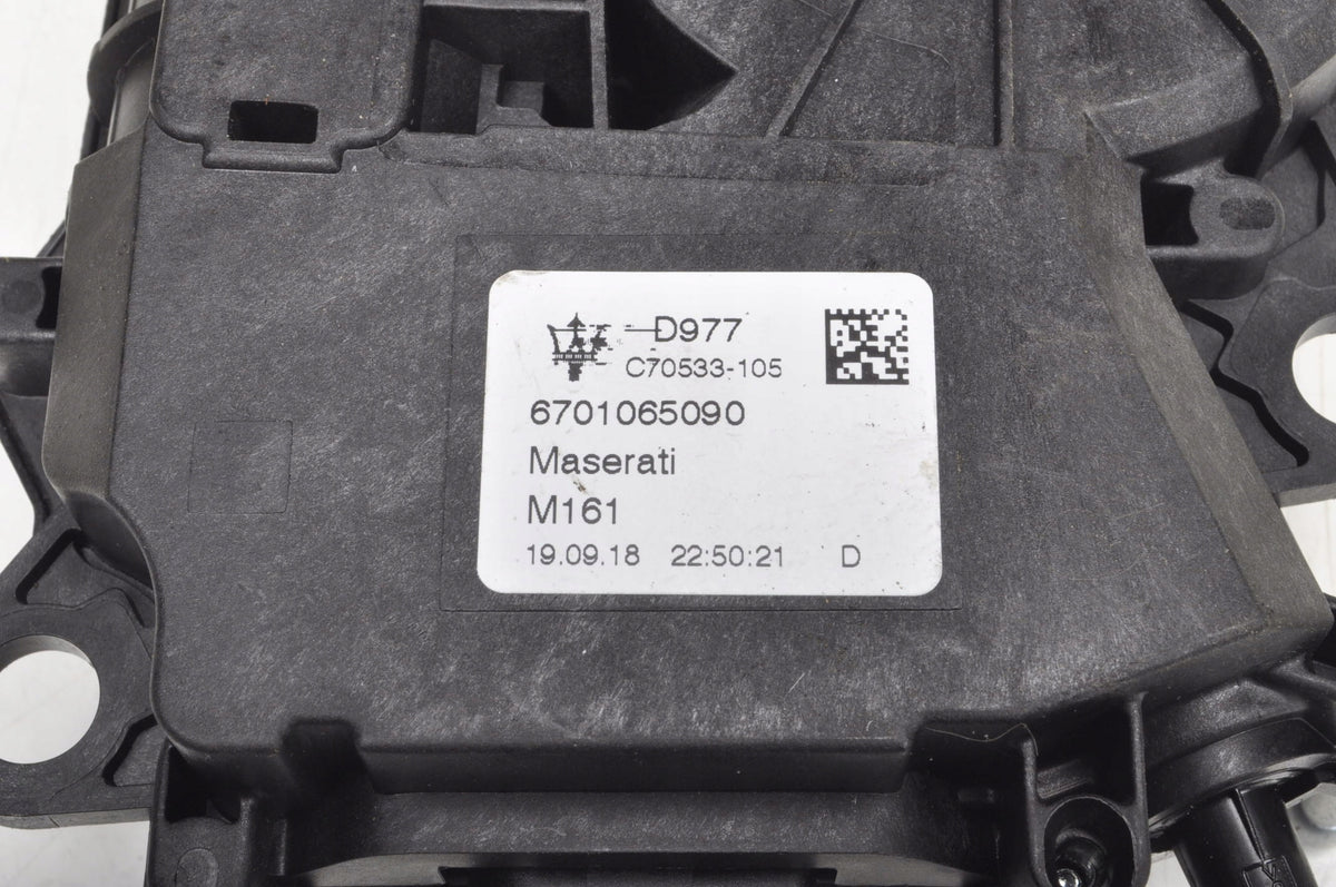 LEVANTE SQ4 TAILGATE PULL LOCK 6701065090