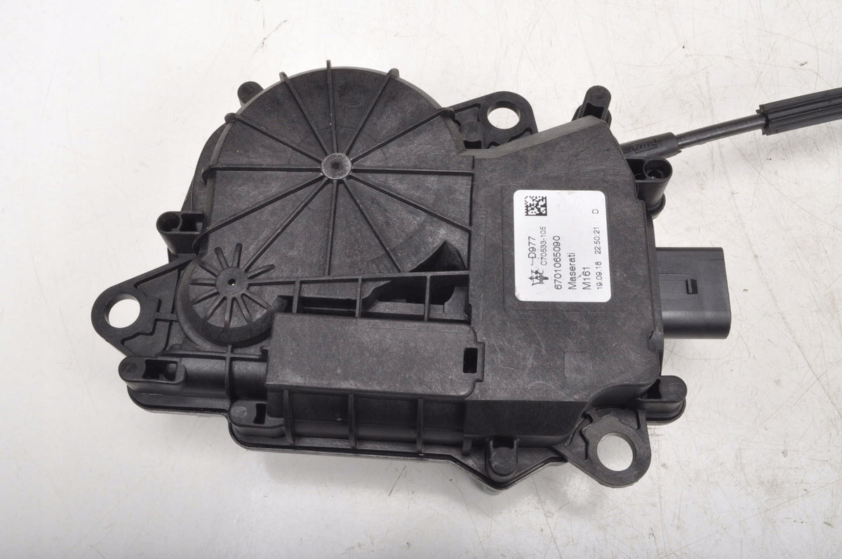 LEVANTE SQ4 TAILGATE PULL LOCK 6701065090