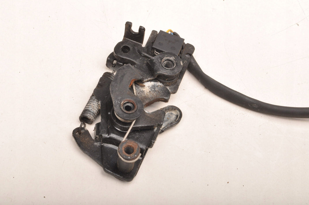 MASK LOCK VOLVO XC40 II 32277429 LEFT