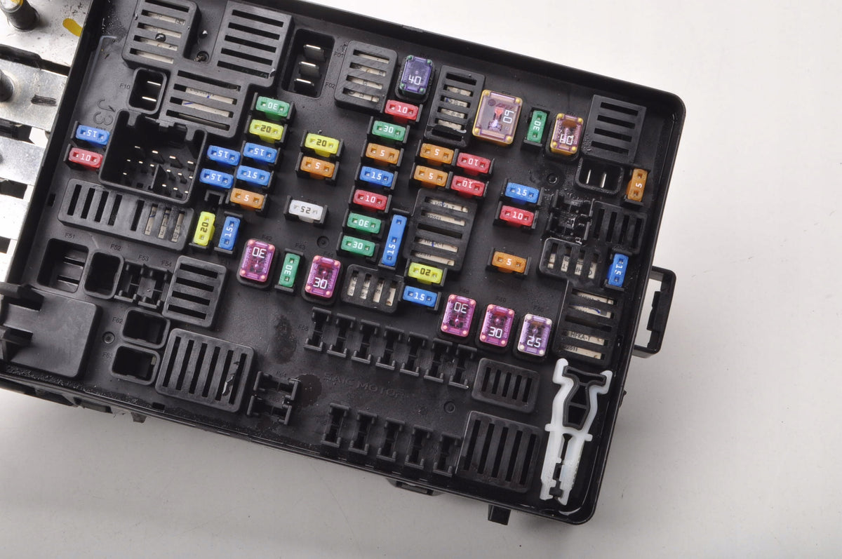 MG 3 1.5 Hybrid 194HP FUSE BOX 2024R 11738142